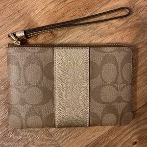 ❌SOLD❌ Authentic Coach Wristlet